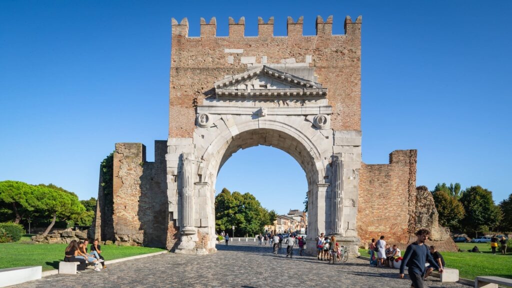 Арка Августа в наши дни