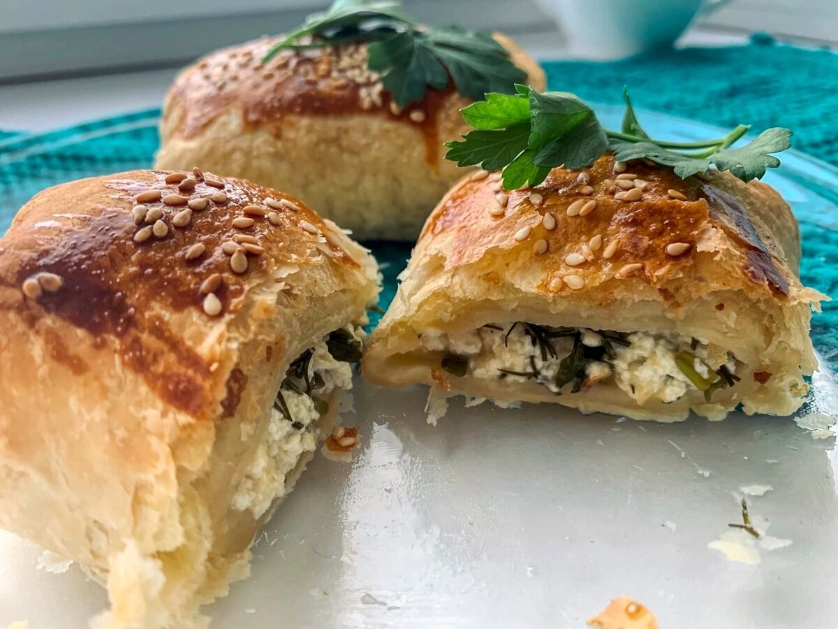 слойки с сыром, творогом и зеленью 