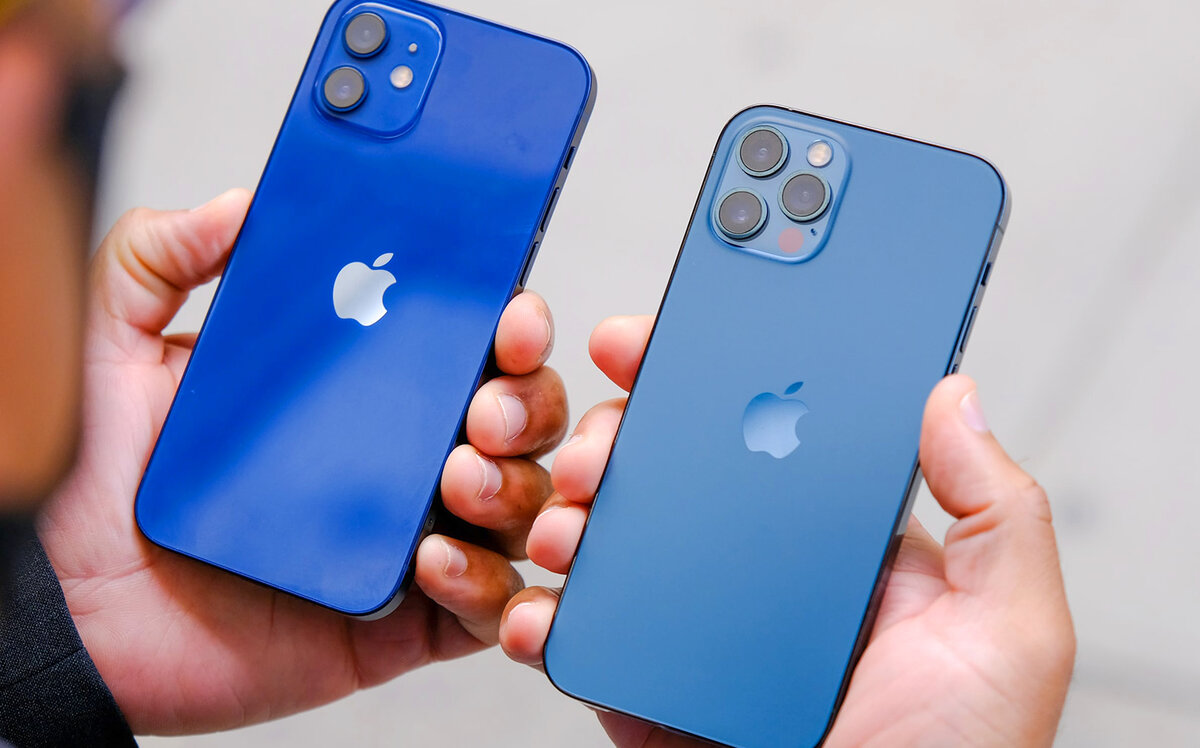 iPhone 12 в руках. Источник: macrumors.com