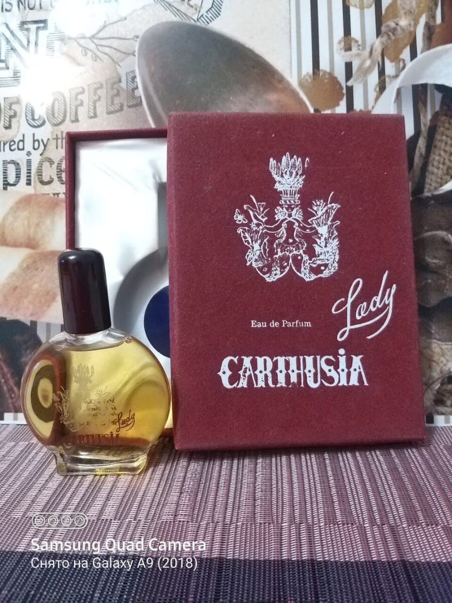 Запах сохранился до сих пор, очень очень стойкий.Шипровый .