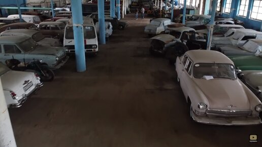 30 лет без мойки: огромный секретный гараж! Нашли машин на миллион долларов под пылью #тачказарубль