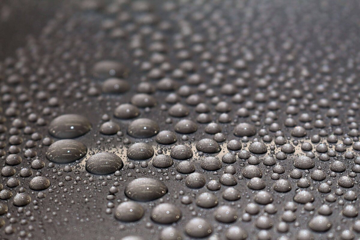 Такие капли означают, что гидрофобное покрытие работает