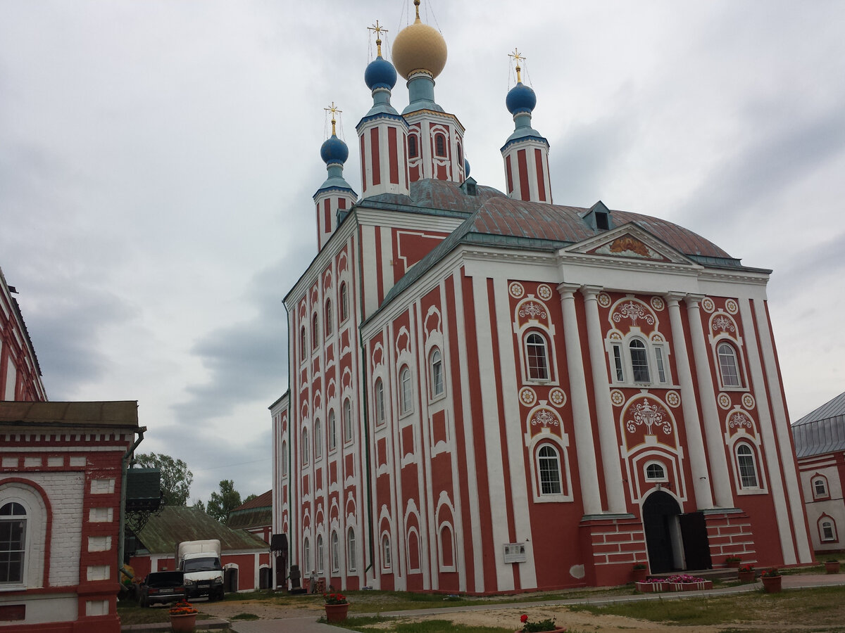 Монастырь саранск. Санаксарский мужской монастырь. Рождество-Богородичный Санакса́рский монастырь. Рождество Богородичный Санаксарский мужской монастырь Респ Мордовия. Санаксарский монастырь в Мордовии официальный сайт.