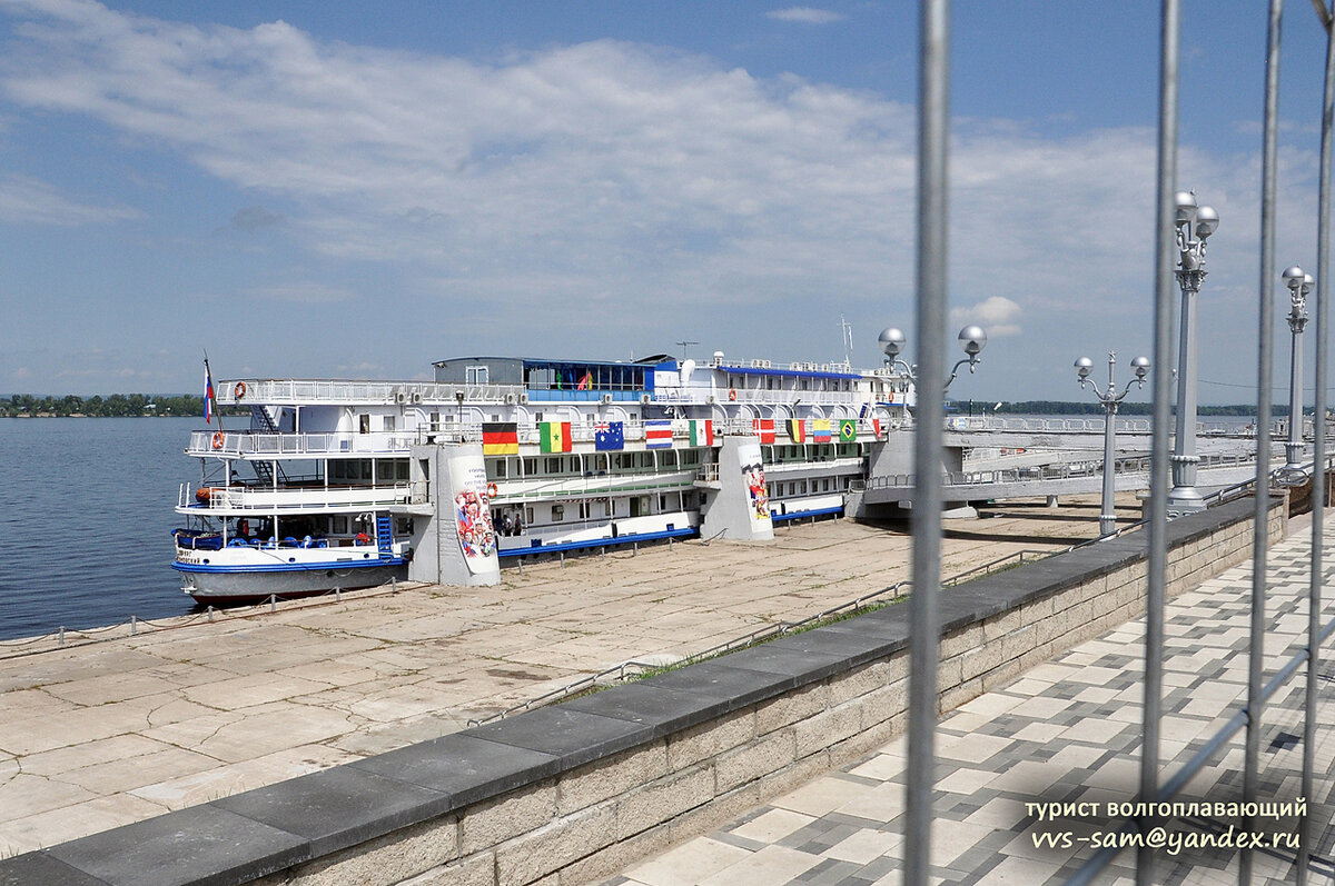 «Все флаги в гости будут к нам...», А.С.Пушкин. Фото 05.07.2018.