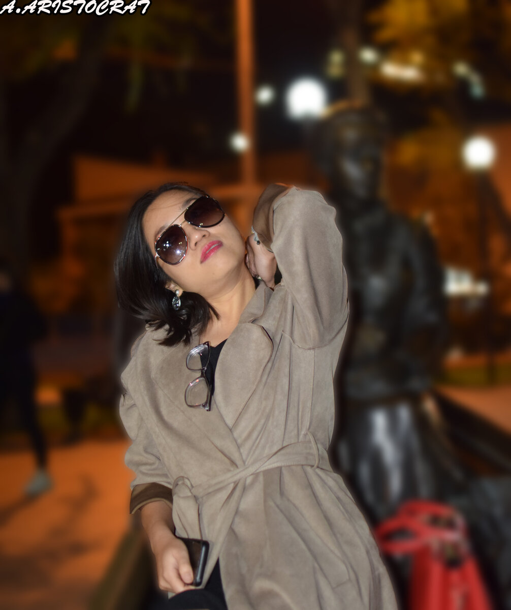 Вьетнамка позирует 