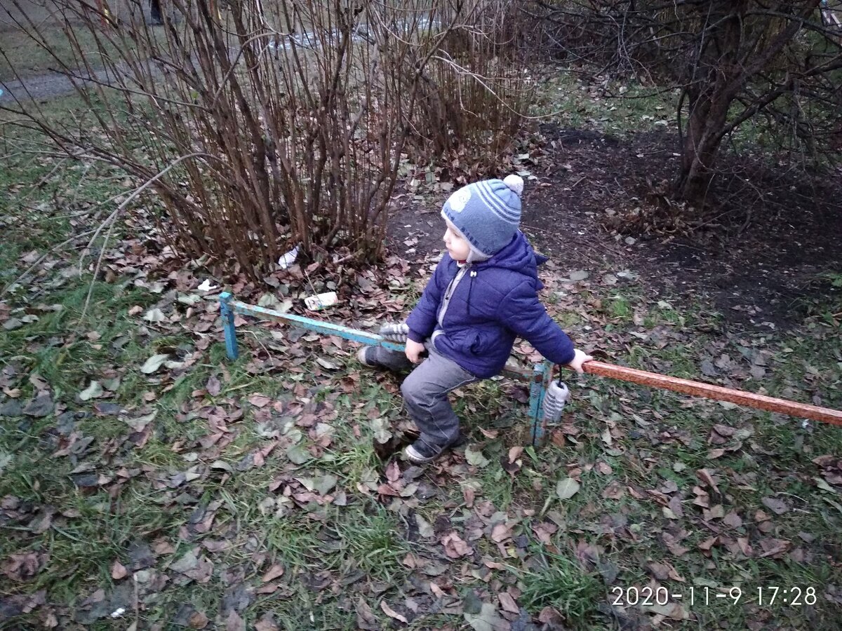 Младший сын,Вадим, который должен был родиться девочкой