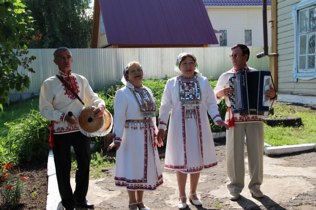 Марийцы башкортостана. Марийские свадьбы в Сернурском районе. Марийская свадьба Марий Эл. Марийский национальный костюм Мари Сернурский. Марийский национальный костюм Сернур.