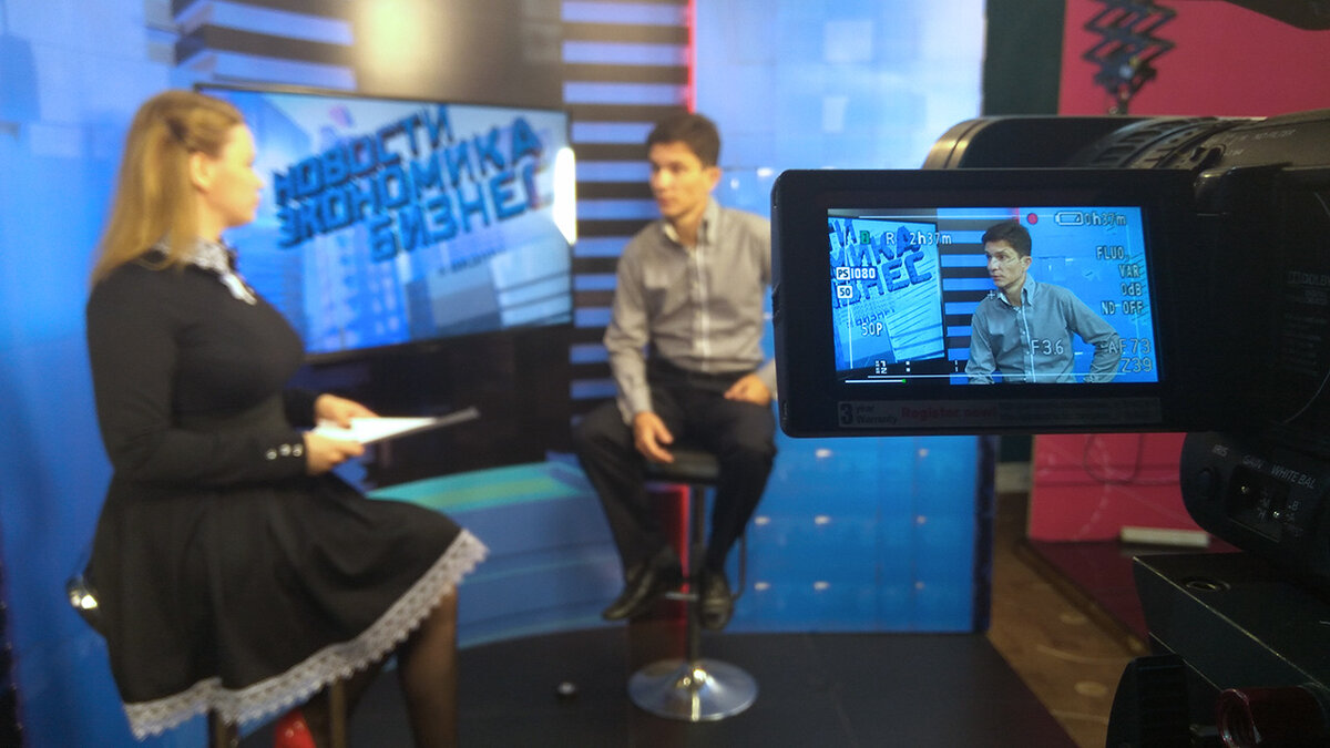 Не все журналисты продажные. Эта милая девушка оставила карьеру в новостях, так как очень часто ее материалы были не в "формате" политических заказчиков.