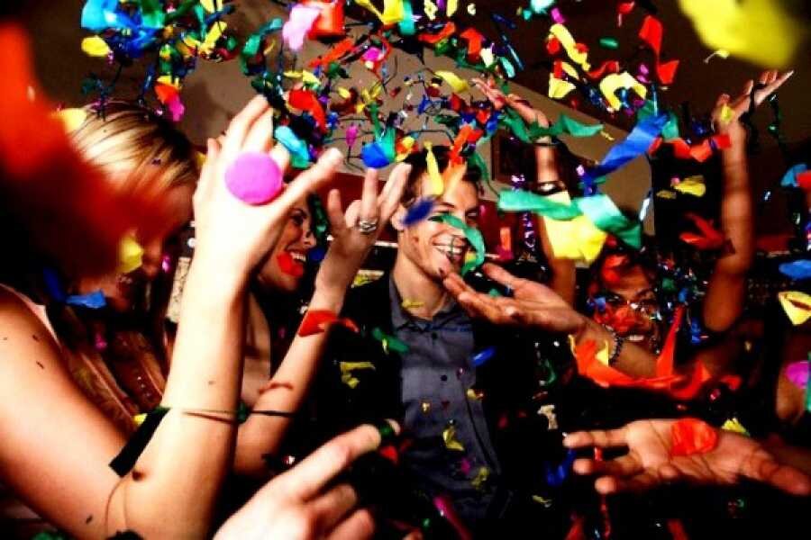 Устройте себе, хотя бы маленький, но праздник. Ведь вы так долго этого ждали, так долго шли к успеху!!!