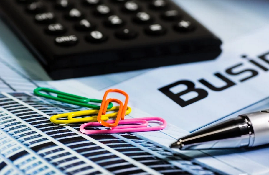 Иногда нужно посчитать труд матери и жены в рублях, чтобы труд не обесценивали