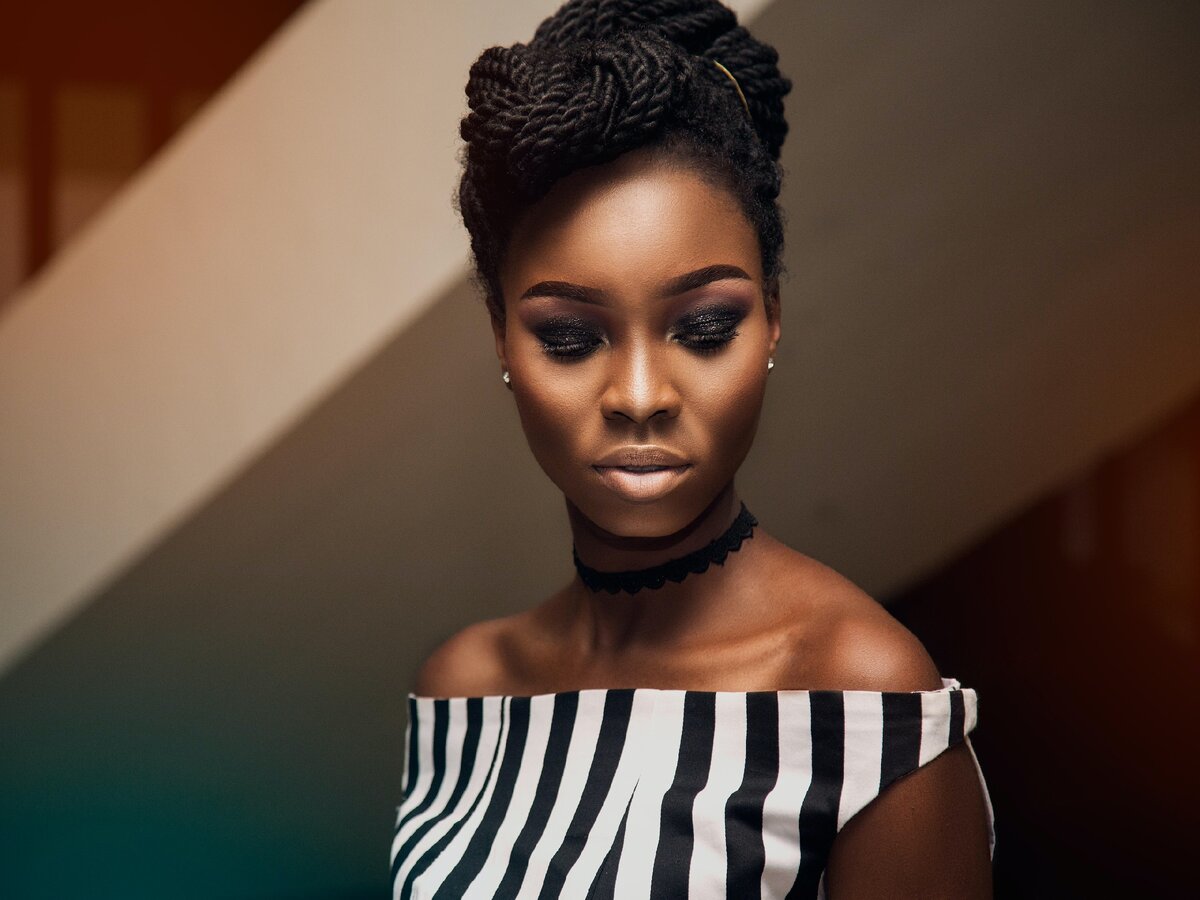 Очень красивая девушка, не правда ли?  Photo by Nino Kojo on Unsplash https://unsplash.com/s/photos/ghana