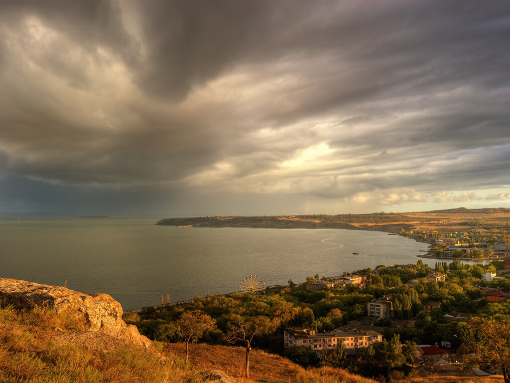 Crimea керчь. Керчь вид с горы Митридат. Митридат море Керчь. Керчь вид с Митридата. Керчь столица Крыма.