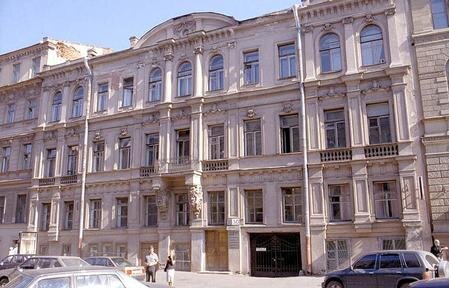 До реконструкции.