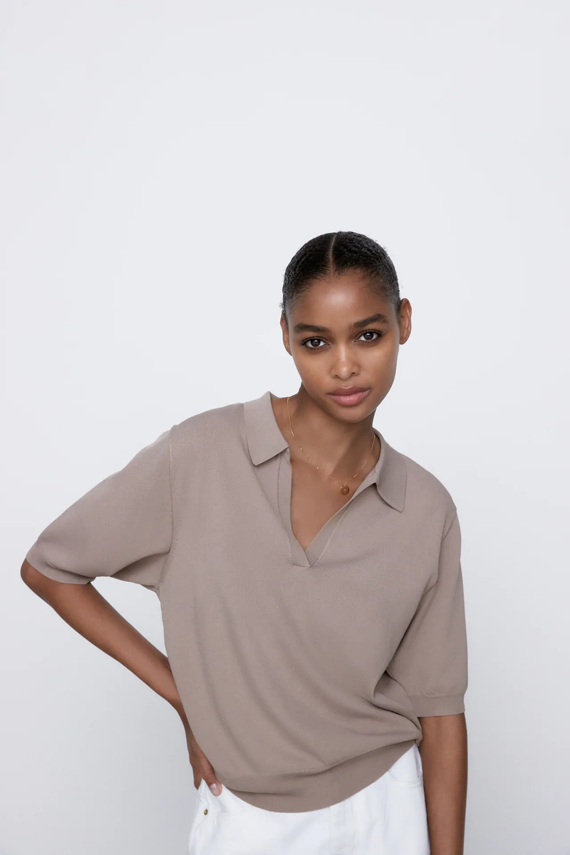 источник фото - https://www.zara.com/ru/ru/%D1%82%D1%80%D0%B8%D0%BA%D0%BE%D1%82%D0%B0%D0%B6%D0%BD%D1%8B%D0%B9-%D1%81%D0%B2%D0%B8%D1%82%D0%B5%D1%80-%D1%81-%D0%B2%D0%BE%D1%80%D0%BE%D1%82%D0%BD%D0%B8%D0%BA%D0%BE%D0%BC-%D0%BF%D0%BE%D0%BB%D0%BE-p09598071.html?v1=100214789&v2=1718209