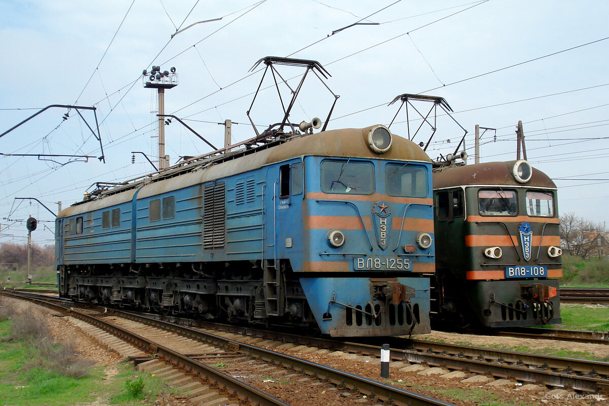 На Украине до сих пор эксплуатируются электровозы серии ВЛ8 (ВЛ8М), фото https://trainpix.org/, автор agg
