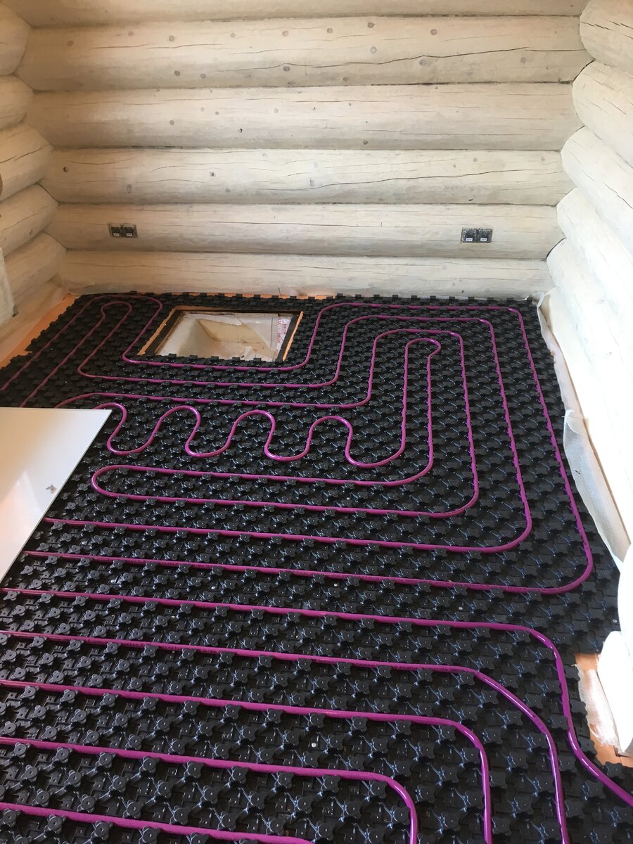 А так было обмотано помещение со скрытым ревизионным люком техподполья.