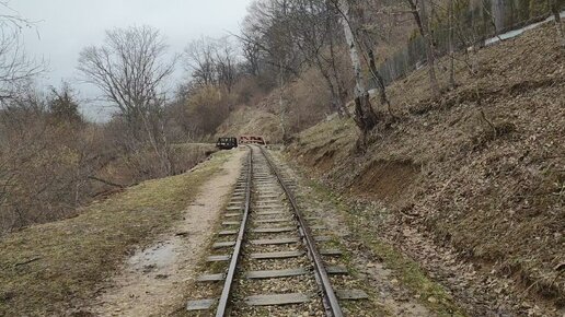 Остатки Апшеронской узкоколейной железной дороги в посёлке Мезмай