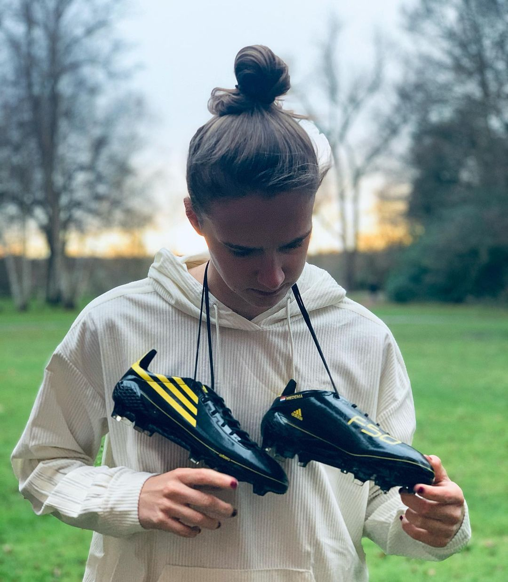 Вивианн Мидема (24 года) - форвард 