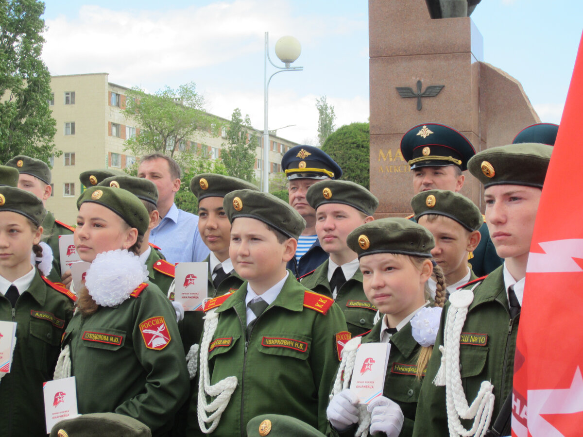 Только что приняли клятву кадета! 