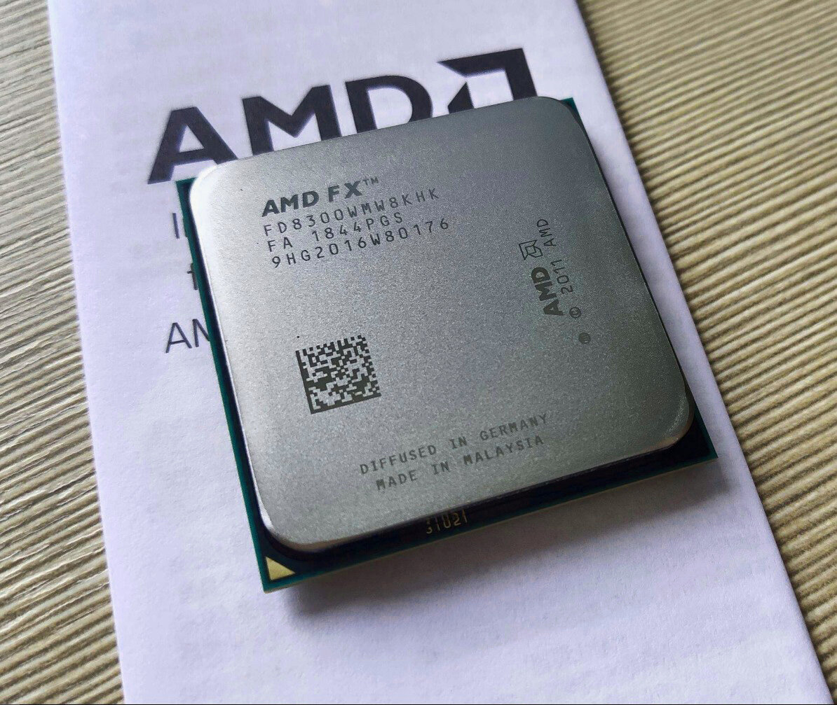 На фото изображён легендарный процессор FX-8300