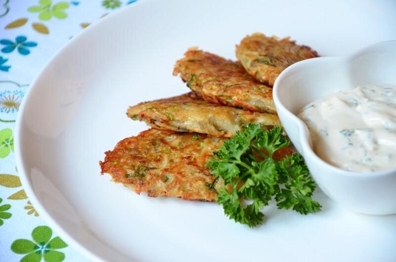 Тушеный топинамбур. Оладьи топинамбур. Печеный топинамбур. Блюда из топинамбура. Топинамбур.