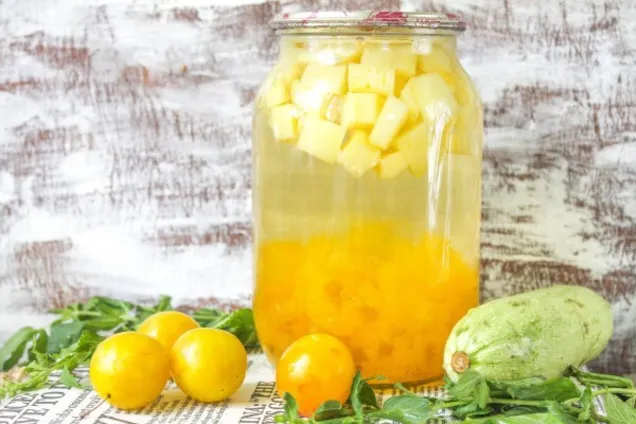 Компот из алычи и кабачков 