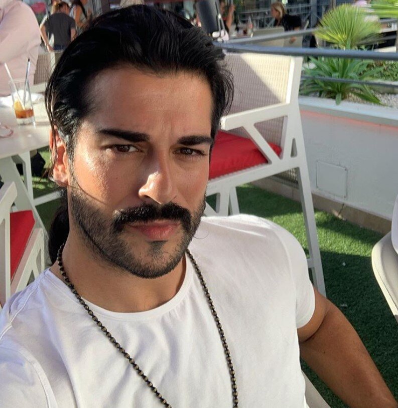 Бурак Озчивит