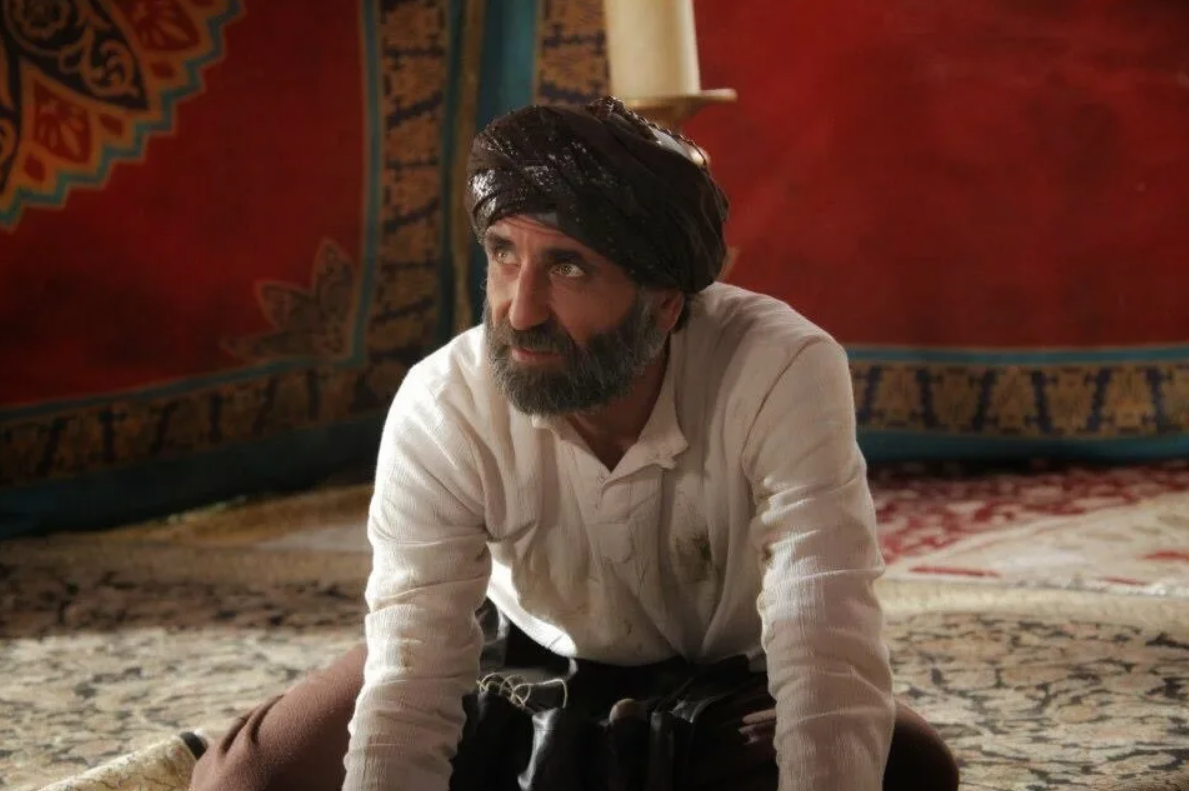 Это не он неуклюж. Это ты живешь в одном мире  