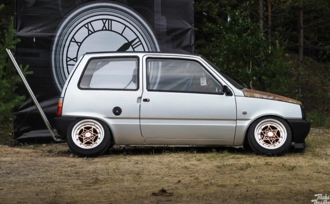 Вообщем "Ока" является очень хорошим автомобилем всего за 50.000, которая будет соответствовать большенству требованиям для доставки .

