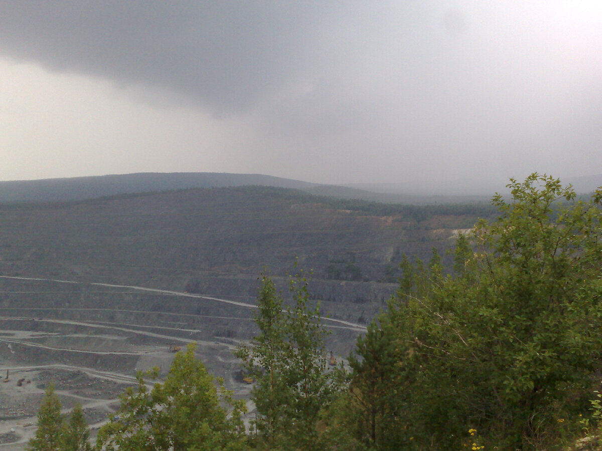 Фото рудника в Свердловской области - производство, на котором стараются сделать максимально безвредным, а не выносить его за пределы страны для бодрых отчетов потом