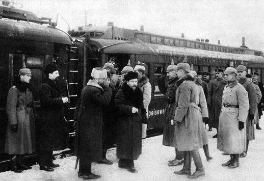 «Пломбированный вагон», отъезд эмигрантов в Россию