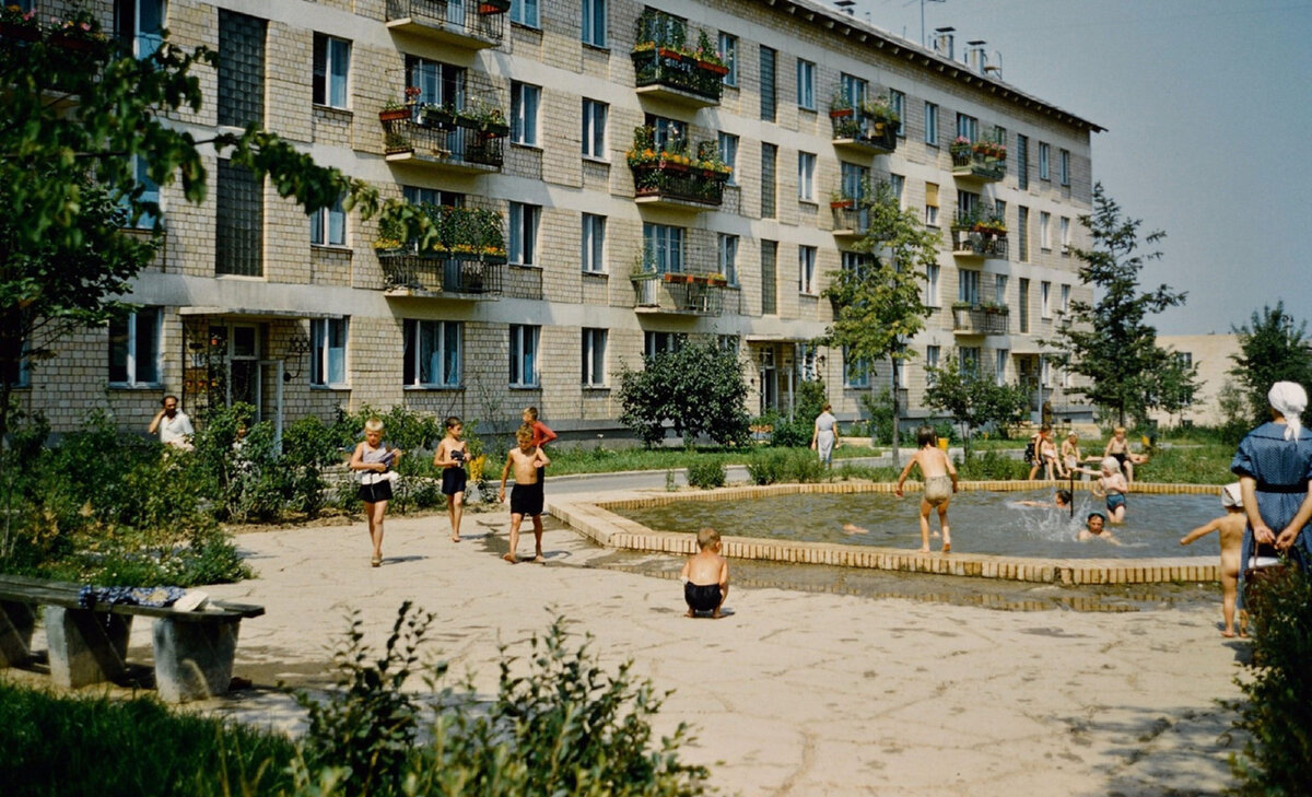 Фото Джона Репса Библиотека Универститета Корнелла (США). Джон Репс - историк архитектуры. В СССР изучал строительство хрущевок, в частности на фото изображен микрорайон в Новых Черемушках.
