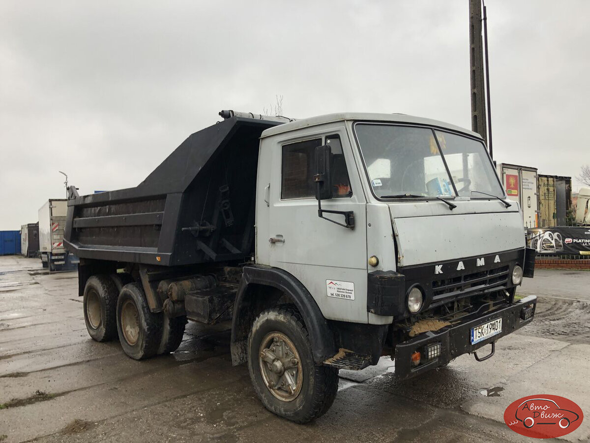 Состояние, в целом, тоже весьма бодрое для своего возраста. Пробег, правда, не указан