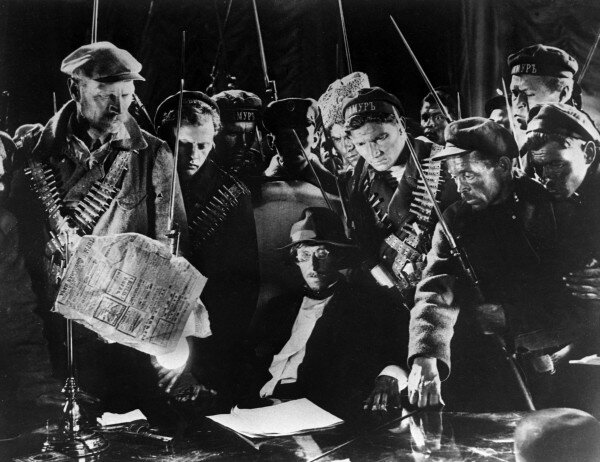 Кадр из фильма "Октябрь" Сергея Эйзенштейна, 1927г.                                                                   Фото со свободного доступа Яндекс. Картинки