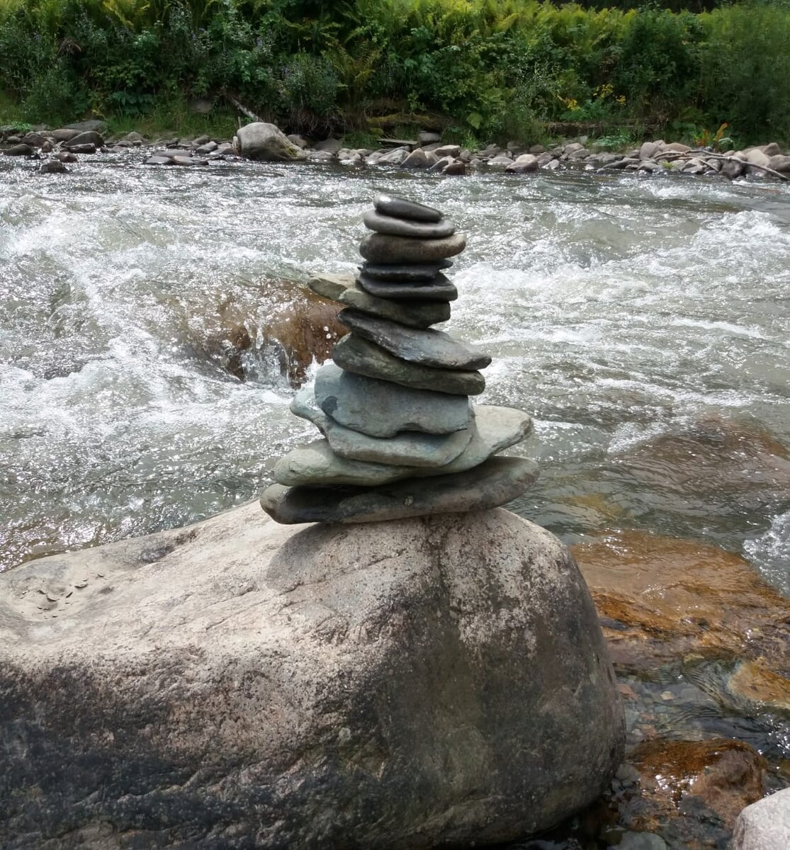 Это было мое любимое занятие на горной речке:)