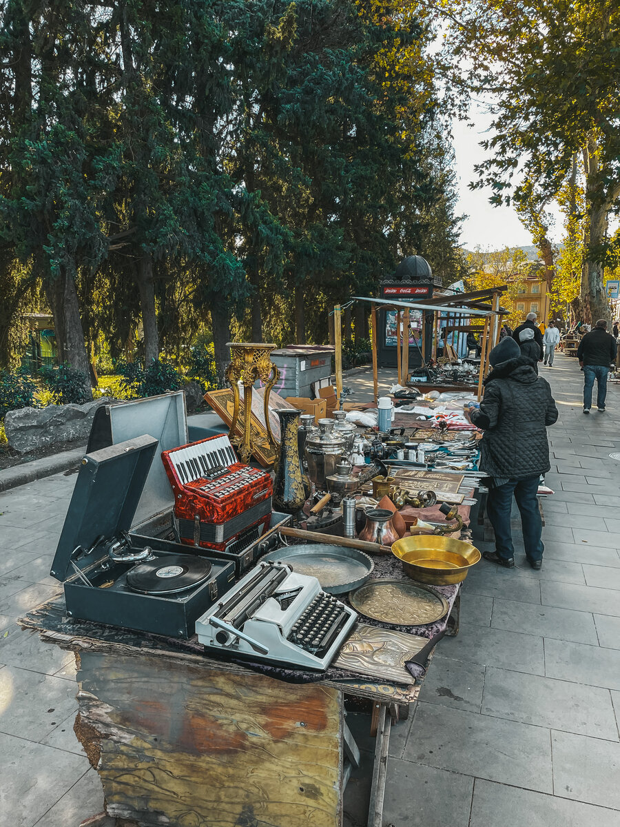 Блошиный рынок в Тбилиси