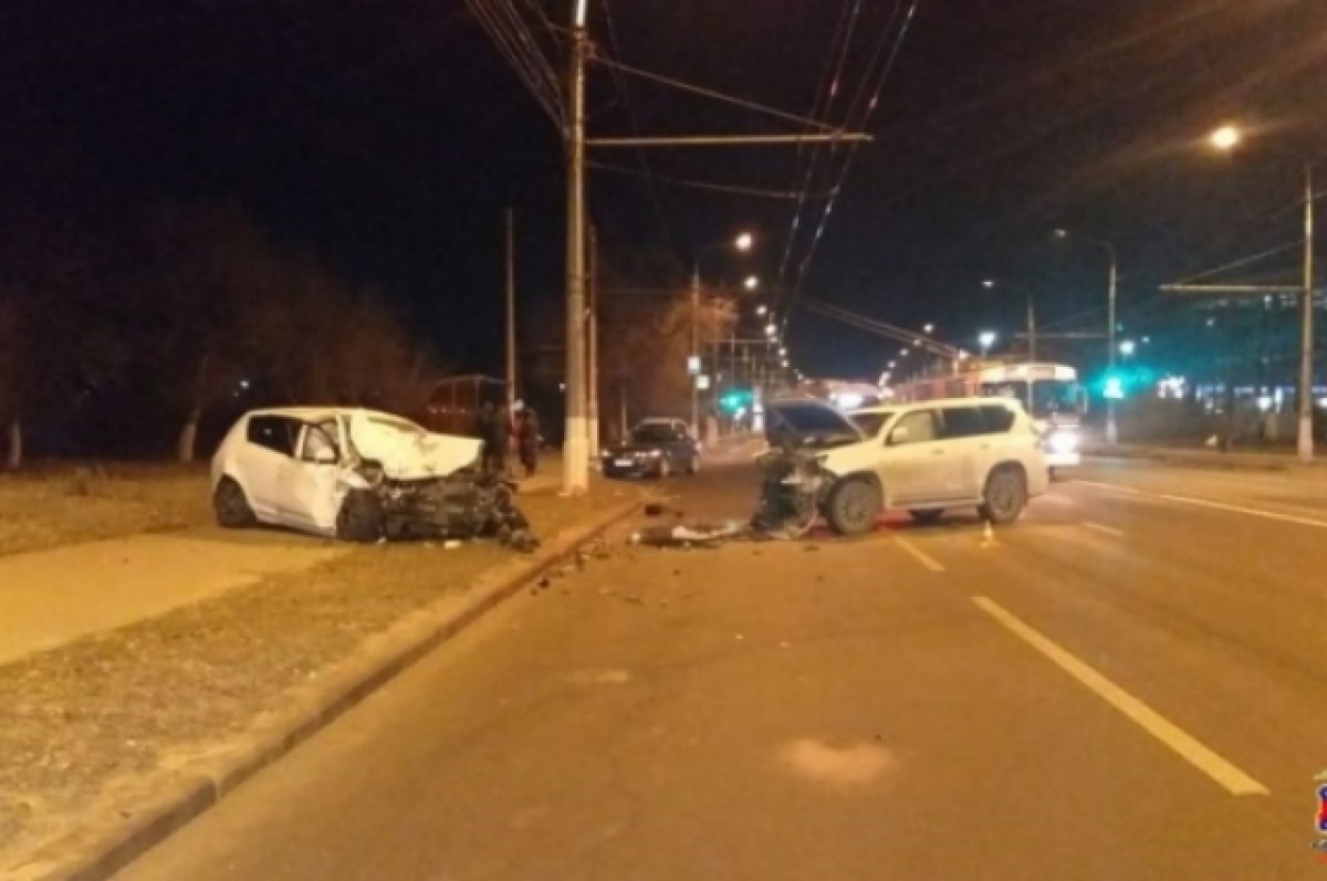    Водитель иномарки разбился, выехав на встречную полосу на севере Волгограде