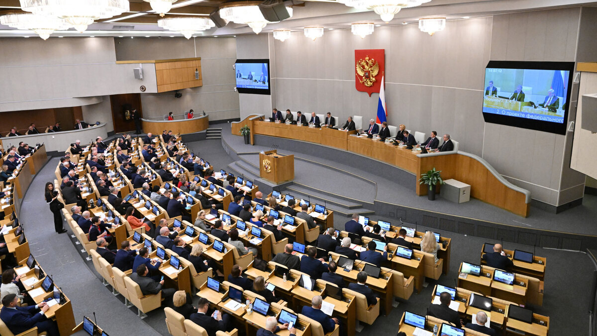 📌При расчете показателя не будет использоваться величина медианной заработной платы. 
📌Минимальный размер оплаты труда будут повышать в ускоренном порядке – его увеличение будет зависеть от темпов роста прожиточного минимума трудоспособного населения, и превысит их на 3% пункта.