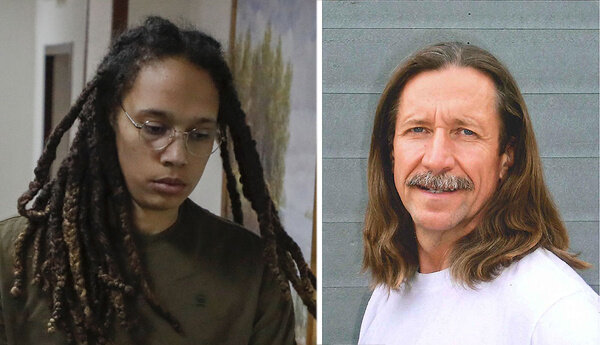 Бриттни Грайнер и Виктор Бут. ТАСС / ЕРА / YURI KOCHETKOV