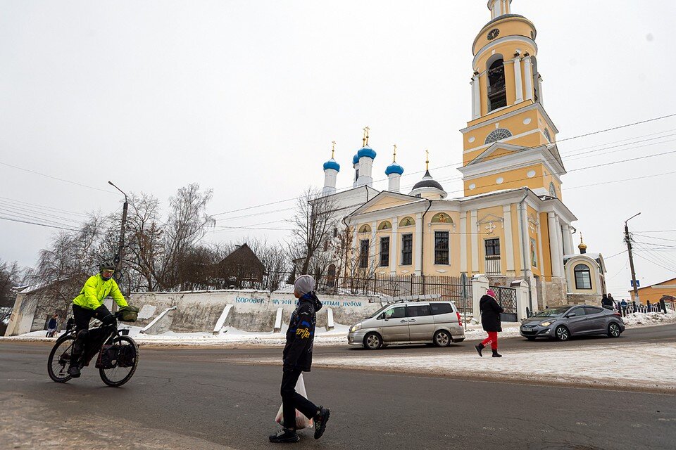     Ну вот как описать атмосферу старинного города? В котором чуть ли не треть домов напоминают киношные декорации Михаил ФРОЛОВ