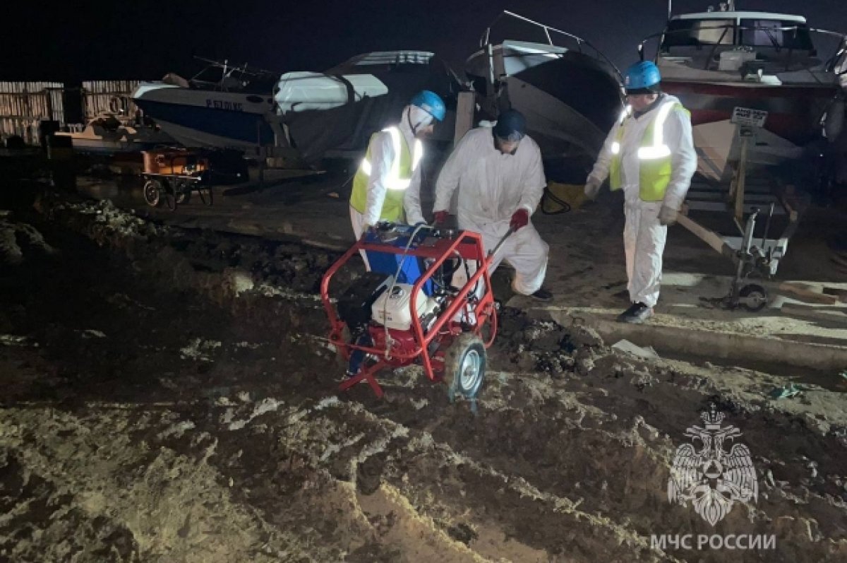    Акватория моря в Тамани полностью очищена от разлившегося мазута