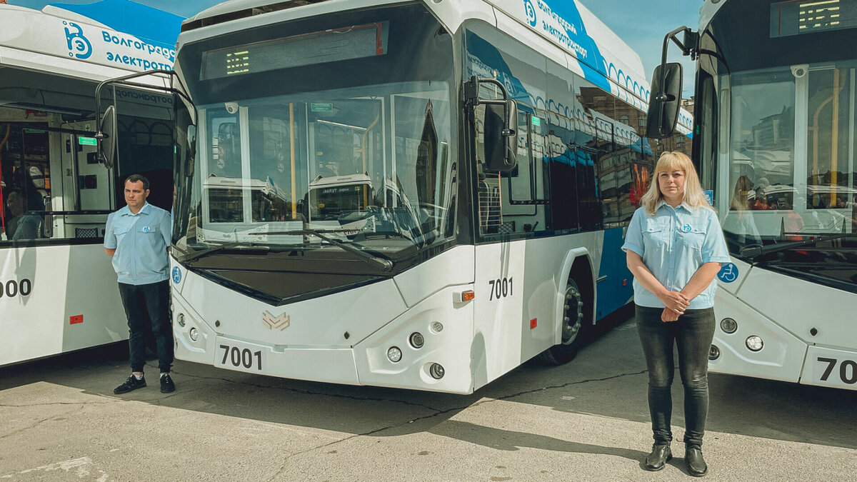     Губернатор Андрей Бочаров заявил в ходе прямой линии, что в Волгограде в первую очередь будет развиваться общественный электротранспорт. В связи с этим в 2023 году планируется провести закупку новой партии троллейбусов с автономным ходом.