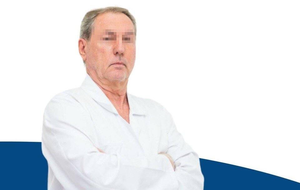     На странице врача указано, что тот имеет стаж более 50 лет ФОТО: сайт больницы