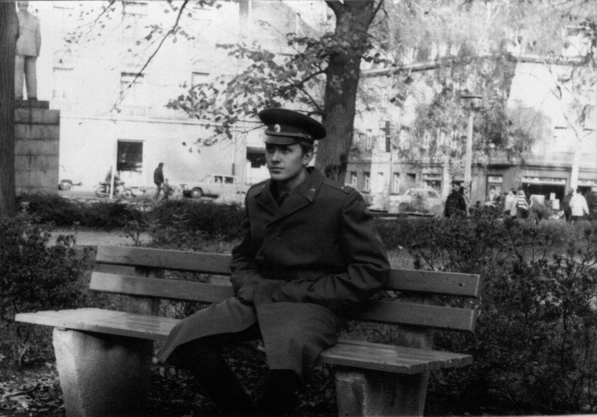 тот самый парк и те самые скамейки...