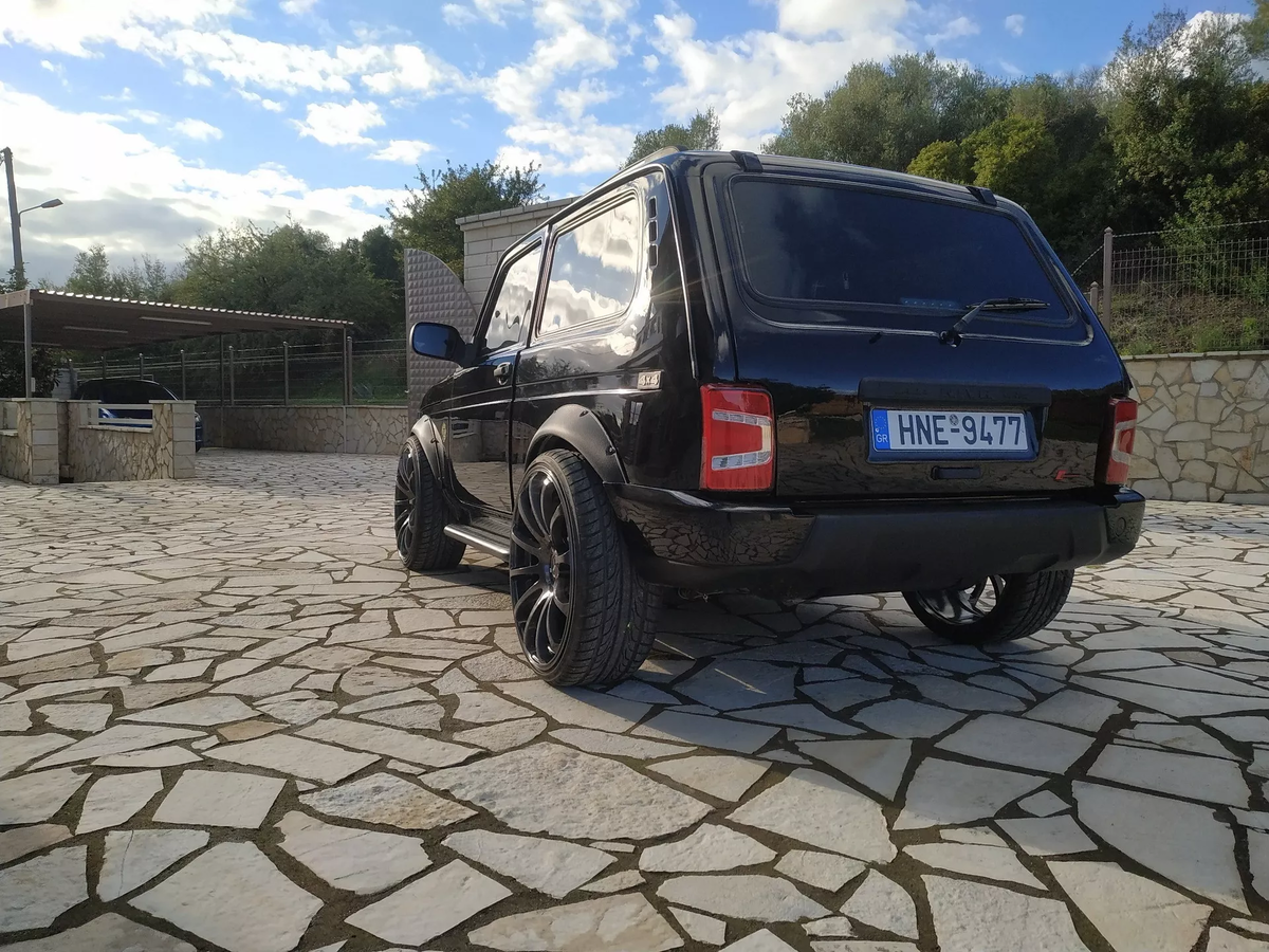 В Греции есть всё, даже Нива мощностью 300 лошадиных сил ...