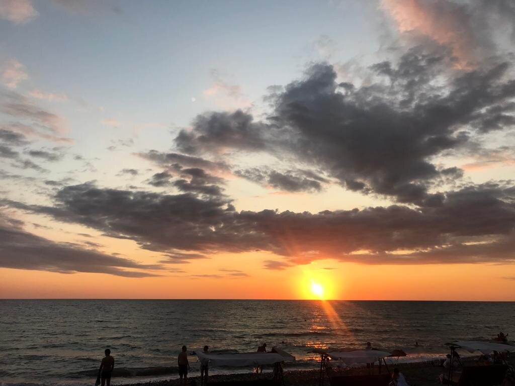 Закат на пляже Мандарин