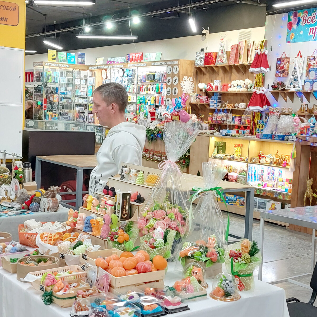 Хозяин прекрасного мыла ручной работы. Кто бы мог подумать, что это не мандарины и цветы!?