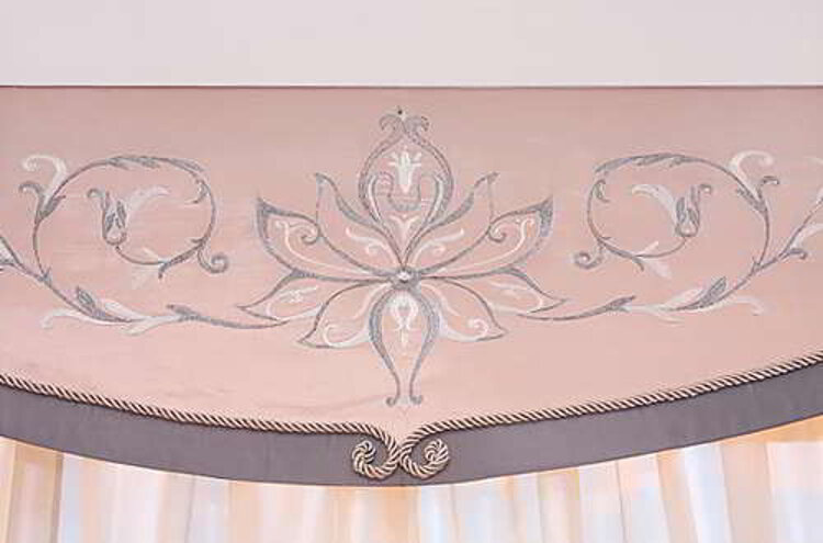 жесткий ламбрекен бандо