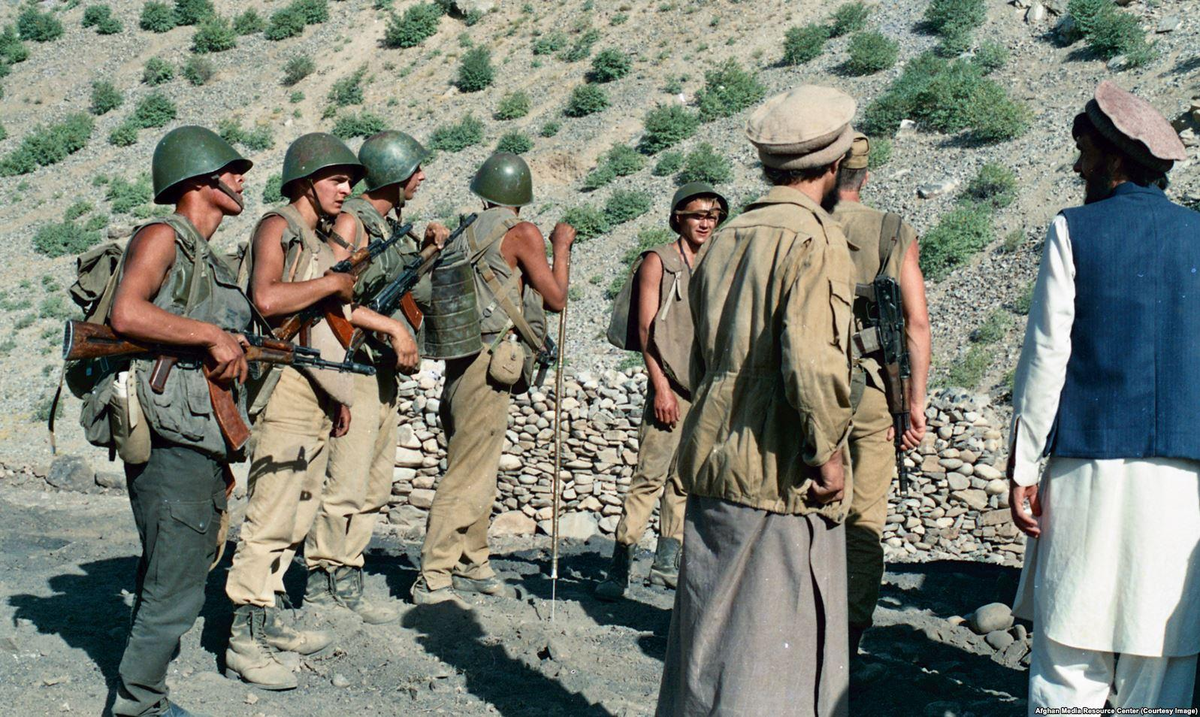 Военный конфликт в афганистане. Афганистан 1979. Советские войска в Афганистане 1979. Американские солдаты в Афганистане 1989.