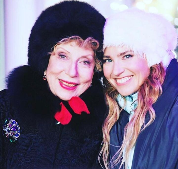    Инна Чурикова с Юлией Александровой на съемкахСоцсети Юлии Александровой